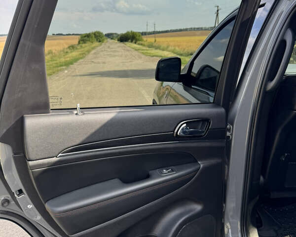 Джип Гранд Чероки 2020 в Киеве на Automoto.ua Серый Джип Гранд Чероки, объемом двигателя 3.6 л и пробегом 48 тыс. км за 28600 $, фото 40 на Automoto.ua