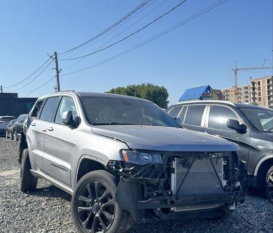Сірий Джип Grand Cherokee, об'ємом двигуна 3.6 л та пробігом 138 тис. км за 13000 $, фото 1 на Automoto.ua