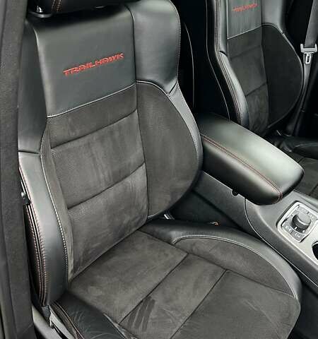 Джип Гранд Чероки 2020 в Луцке на Automoto.ua Серый Джип Гранд Чероки, объемом двигателя 3.6 л и пробегом 115 тыс. км за 27500 $, фото 25 на Automoto.ua