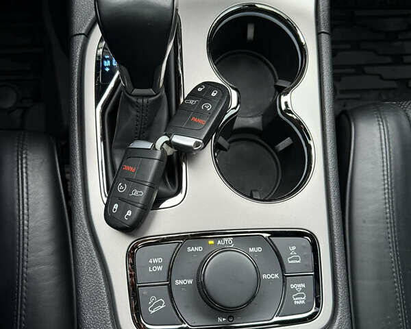 Серый Джип Гранд Чероки, объемом двигателя 3.6 л и пробегом 107 тыс. км за 29500 $, фото 9 на Automoto.ua