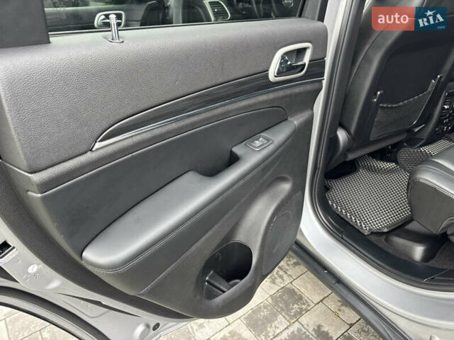 Серый Джип Гранд Чероки, объемом двигателя 3.6 л и пробегом 71 тыс. км за 24999 $, фото 35 на Automoto.ua