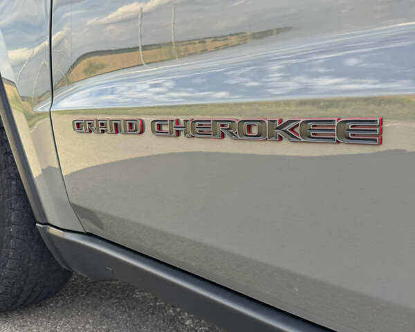 Джип Гранд Чероки 2020 в Киеве на Automoto.ua Серый Джип Гранд Чероки, объемом двигателя 3.6 л и пробегом 48 тыс. км за 28600 $, фото 32 на Automoto.ua
