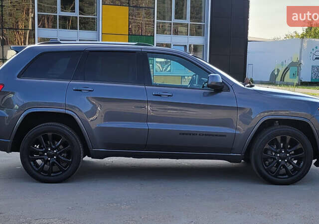 Сірий Джип Grand Cherokee, об'ємом двигуна 3.6 л та пробігом 57 тис. км за 26500 $, фото 1 на Automoto.ua
