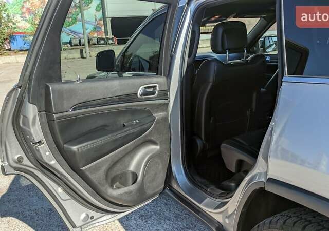 Сірий Джип Grand Cherokee, об'ємом двигуна 3.6 л та пробігом 123 тис. км за 31000 $, фото 15 на Automoto.ua