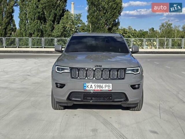 Серый Джип Гранд Чероки, объемом двигателя 3.6 л и пробегом 100 тыс. км за 27200 $, фото 1 на Automoto.ua