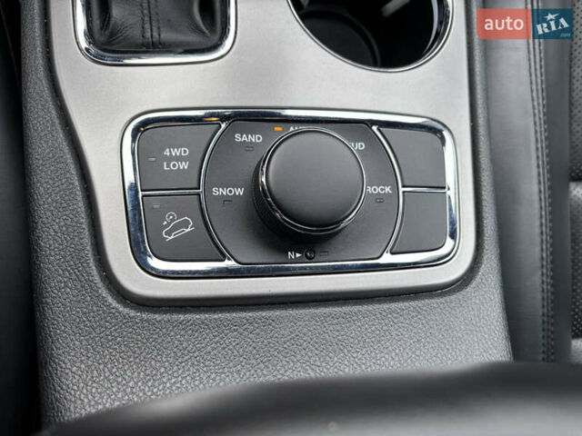 Серый Джип Гранд Чероки, объемом двигателя 3.6 л и пробегом 71 тыс. км за 24999 $, фото 32 на Automoto.ua