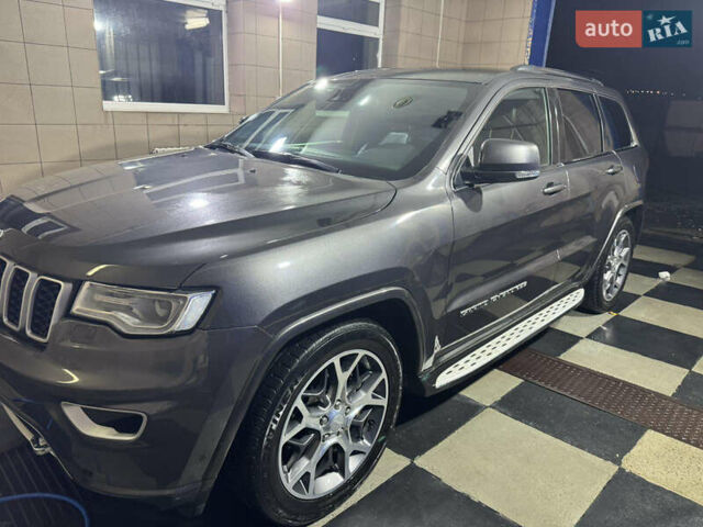 Джип Grand Cherokee 2021 у Умани на Automoto.ua Сірий Джип Grand Cherokee, об'ємом двигуна 2.99 л та пробігом 92 тис. км за 44000 $, фото 2 на Automoto.ua