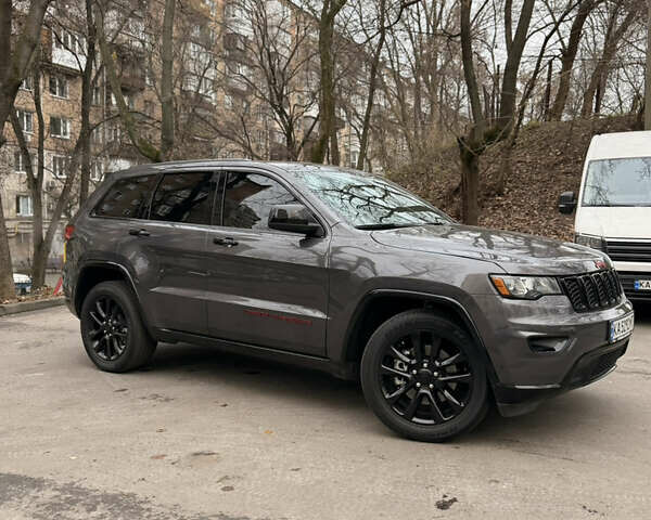 Сірий Джип Grand Cherokee, об'ємом двигуна 3.6 л та пробігом 37 тис. км за 30200 $, фото 2 на Automoto.ua
