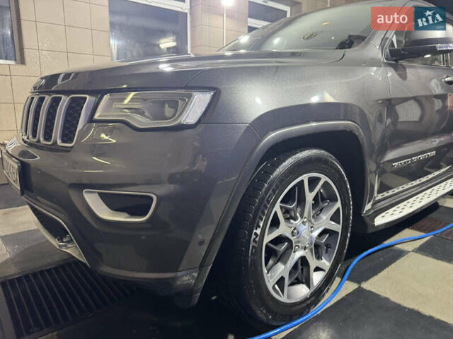 Джип Grand Cherokee 2021 у Умани на Automoto.ua Сірий Джип Grand Cherokee, об'ємом двигуна 2.99 л та пробігом 92 тис. км за 44000 $, фото 3 на Automoto.ua