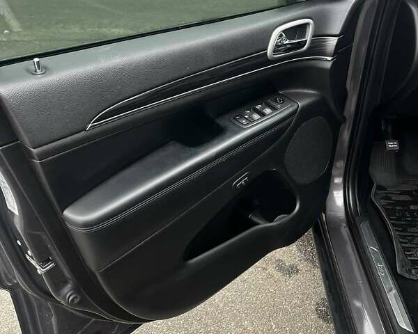 Серый Джип Гранд Чероки, объемом двигателя 3.6 л и пробегом 61 тыс. км за 25700 $, фото 16 на Automoto.ua