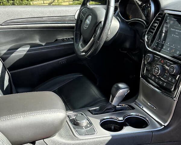Джип Гранд Чероки 2021 в Киеве на Automoto.ua Серый Джип Гранд Чероки, объемом двигателя 3.6 л и пробегом 61 тыс. км за 29950 $, фото 6 на Automoto.ua