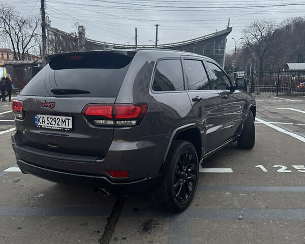 Джип Гранд Чероки 2021 в Киеве на Automoto.ua Серый Джип Гранд Чероки, объемом двигателя 3.6 л и пробегом 36 тыс. км за 30200 $, фото 3 на Automoto.ua