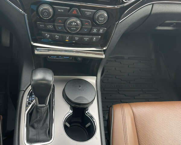 Серый Джип Гранд Чероки, объемом двигателя 3 л и пробегом 38 тыс. км за 46500 $, фото 33 на Automoto.ua