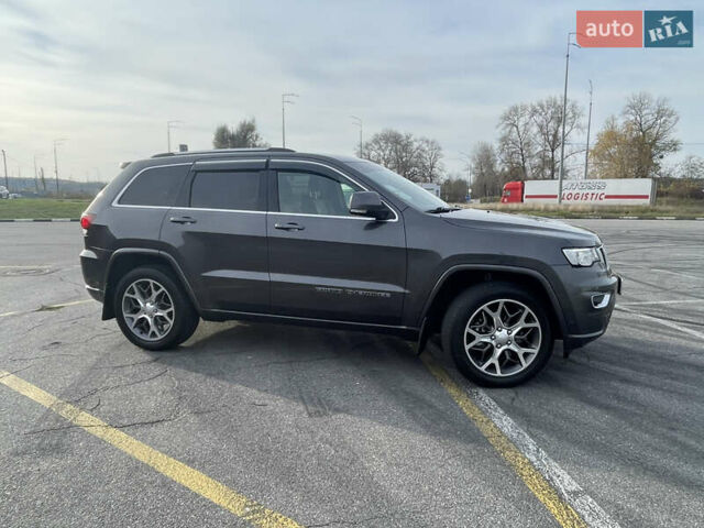 Серый Джип Гранд Чероки, объемом двигателя 3 л и пробегом 38 тыс. км за 46500 $, фото 6 на Automoto.ua