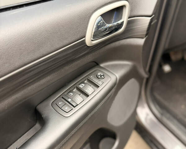 Сірий Джип Grand Cherokee, об'ємом двигуна 3.6 л та пробігом 37 тис. км за 30200 $, фото 17 на Automoto.ua