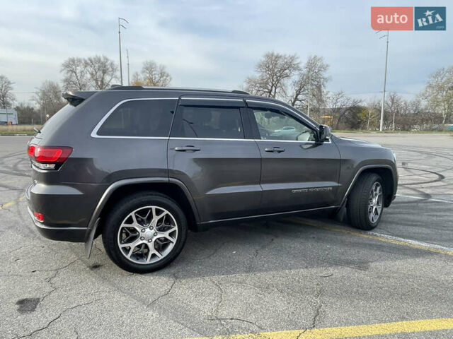 Серый Джип Гранд Чероки, объемом двигателя 3 л и пробегом 38 тыс. км за 46500 $, фото 5 на Automoto.ua