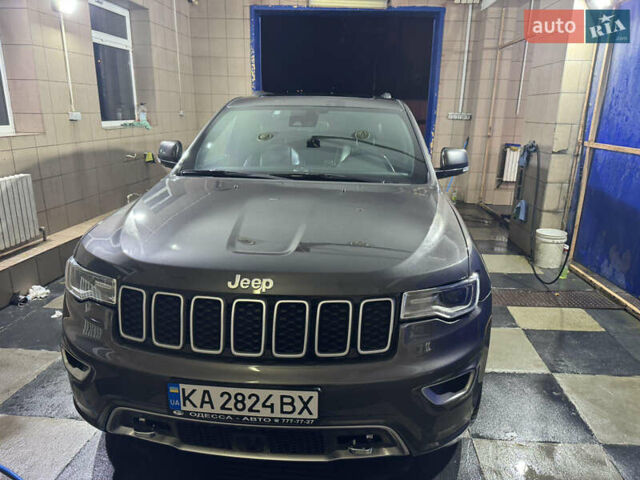 Джип Grand Cherokee 2021 у Умани на Automoto.ua Сірий Джип Grand Cherokee, об'ємом двигуна 2.99 л та пробігом 92 тис. км за 44000 $, фото 1 на Automoto.ua