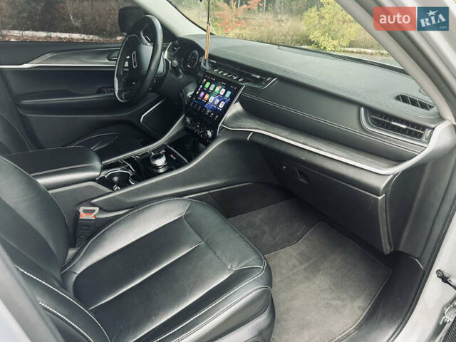 Джип Grand Cherokee 2021 у Києві на Automoto.ua Сірий Джип Grand Cherokee, об'ємом двигуна 3.6 л та пробігом 18 тис. км за 39999 $, фото 17 на Automoto.ua
