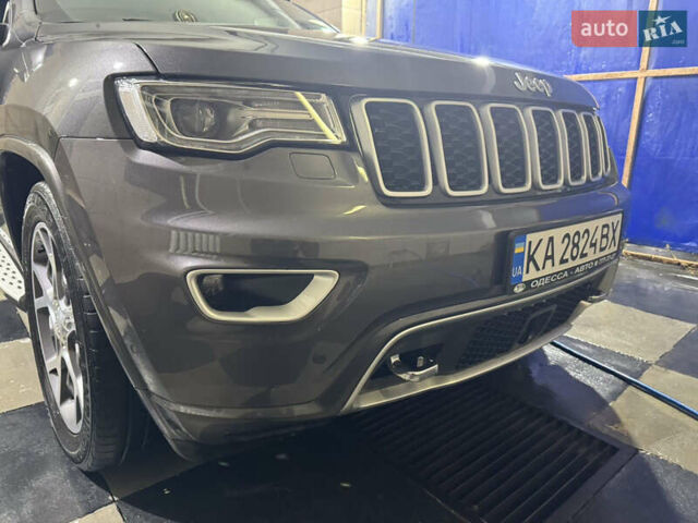 Джип Grand Cherokee 2021 у Умани на Automoto.ua Сірий Джип Grand Cherokee, об'ємом двигуна 2.99 л та пробігом 92 тис. км за 44000 $, фото 4 на Automoto.ua