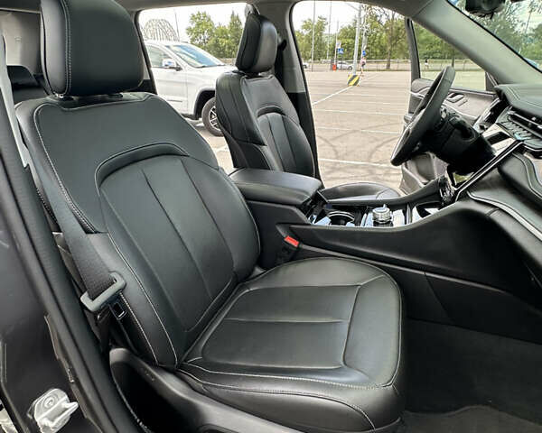 Серый Джип Гранд Чероки, объемом двигателя 2 л и пробегом 20 тыс. км за 50000 $, фото 25 на Automoto.ua