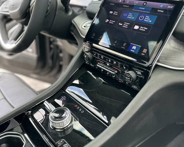 Серый Джип Гранд Чероки, объемом двигателя 2 л и пробегом 20 тыс. км за 50000 $, фото 28 на Automoto.ua