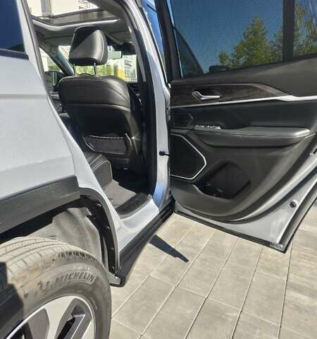 Серый Джип Гранд Чероки, объемом двигателя 2 л и пробегом 48 тыс. км за 48700 $, фото 24 на Automoto.ua