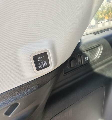 Серый Джип Гранд Чероки, объемом двигателя 2 л и пробегом 48 тыс. км за 48700 $, фото 68 на Automoto.ua