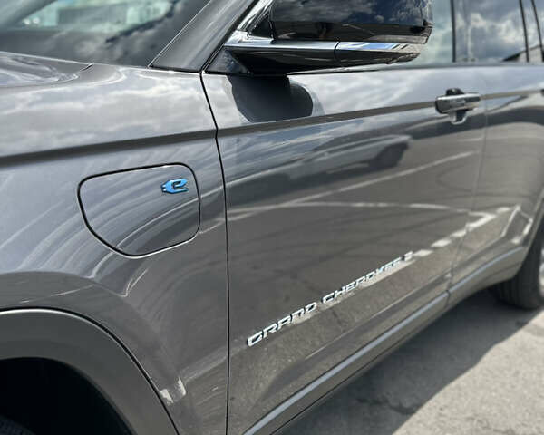 Серый Джип Гранд Чероки, объемом двигателя 2 л и пробегом 20 тыс. км за 50000 $, фото 11 на Automoto.ua