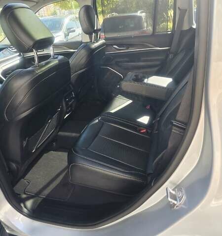 Серый Джип Гранд Чероки, объемом двигателя 2 л и пробегом 48 тыс. км за 48700 $, фото 63 на Automoto.ua