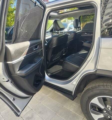 Серый Джип Гранд Чероки, объемом двигателя 2 л и пробегом 48 тыс. км за 48700 $, фото 61 на Automoto.ua