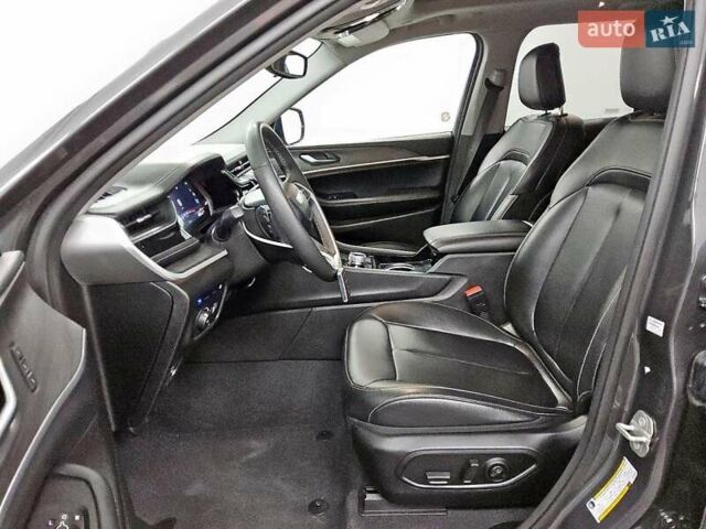 Серый Джип Гранд Чероки, объемом двигателя 2 л и пробегом 87 тыс. км за 14850 $, фото 6 на Automoto.ua