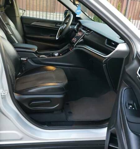 Джип Гранд Чероки 2023 в Луцке на Automoto.ua Серый Джип Гранд Чероки, объемом двигателя 3.6 л и пробегом 19 тыс. км за 35500 $, фото 19 на Automoto.ua