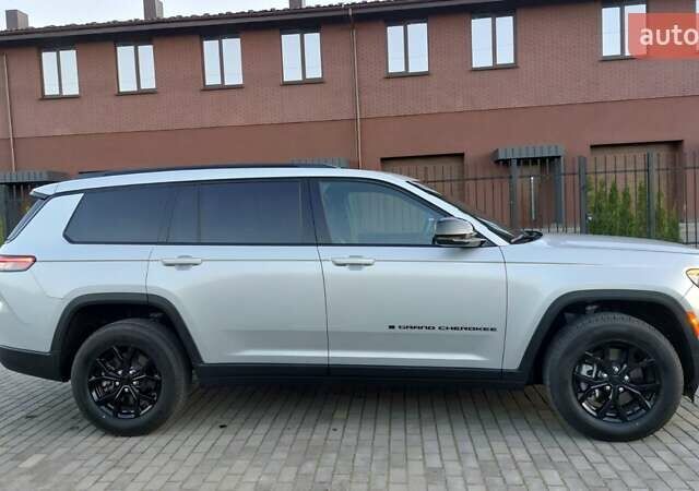 Джип Гранд Чероки 2023 в Луцке на Automoto.ua Серый Джип Гранд Чероки, объемом двигателя 3.6 л и пробегом 19 тыс. км за 35500 $, фото 5 на Automoto.ua