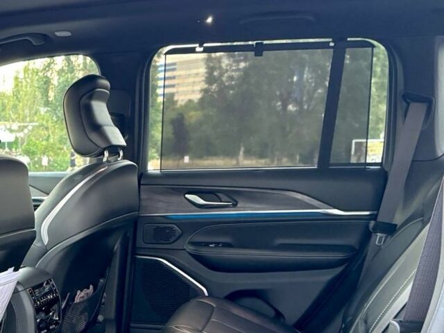 Серый Джип Гранд Чероки, объемом двигателя 3.6 л и пробегом 15 тыс. км за 59500 $, фото 4 на Automoto.ua