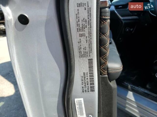 Серый Джип Гранд Чероки, объемом двигателя 5.65 л и пробегом 69 тыс. км за 27000 $, фото 12 на Automoto.ua