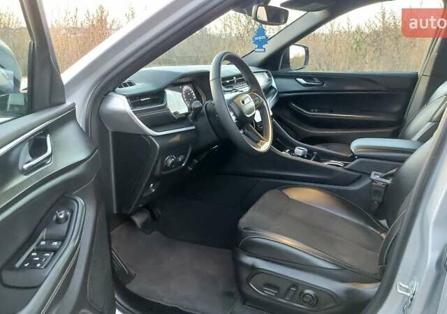 Джип Гранд Чероки 2023 в Луцке на Automoto.ua Серый Джип Гранд Чероки, объемом двигателя 3.6 л и пробегом 19 тыс. км за 35500 $, фото 4 на Automoto.ua