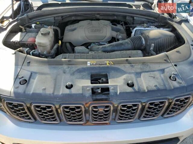 Серый Джип Гранд Чероки, объемом двигателя 5.65 л и пробегом 69 тыс. км за 27000 $, фото 11 на Automoto.ua