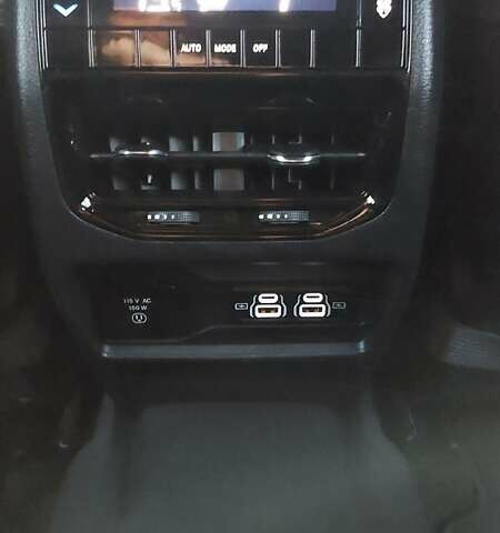 Джип Гранд Чероки 2023 в Луцке на Automoto.ua Серый Джип Гранд Чероки, объемом двигателя 3.6 л и пробегом 19 тыс. км за 35500 $, фото 15 на Automoto.ua