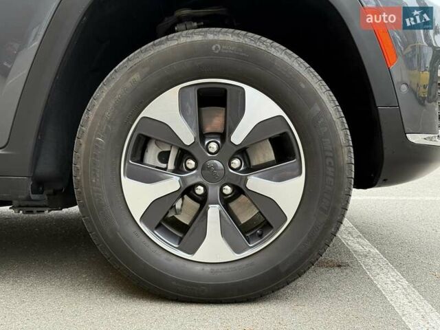 Серый Джип Гранд Чероки, объемом двигателя 2 л и пробегом 43 тыс. км за 48500 $, фото 10 на Automoto.ua