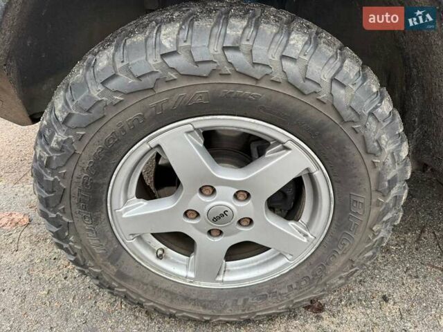 Синий Джип Гранд Чероки, объемом двигателя 5.65 л и пробегом 230 тыс. км за 15900 $, фото 13 на Automoto.ua