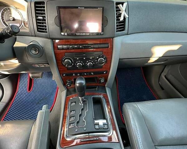 Синий Джип Гранд Чероки, объемом двигателя 5.65 л и пробегом 198 тыс. км за 11500 $, фото 11 на Automoto.ua