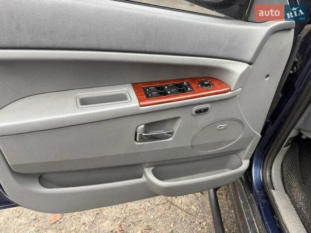 Синий Джип Гранд Чероки, объемом двигателя 5.65 л и пробегом 230 тыс. км за 15900 $, фото 15 на Automoto.ua