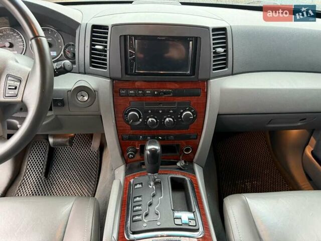 Синий Джип Гранд Чероки, объемом двигателя 5.65 л и пробегом 230 тыс. км за 15900 $, фото 19 на Automoto.ua