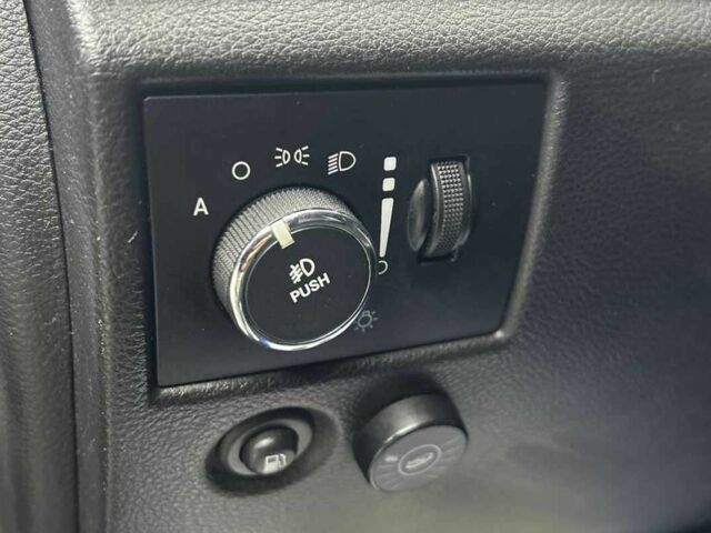 Синий Джип Гранд Чероки, объемом двигателя 3.7 л и пробегом 240 тыс. км за 13200 $, фото 7 на Automoto.ua