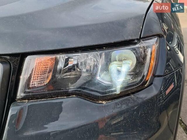 Синий Джип Гранд Чероки, объемом двигателя 3.6 л и пробегом 132 тыс. км за 26490 $, фото 3 на Automoto.ua