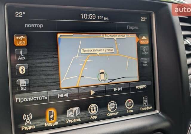 Синій Джип Grand Cherokee, об'ємом двигуна 2.99 л та пробігом 32 тис. км за 32000 $, фото 3 на Automoto.ua