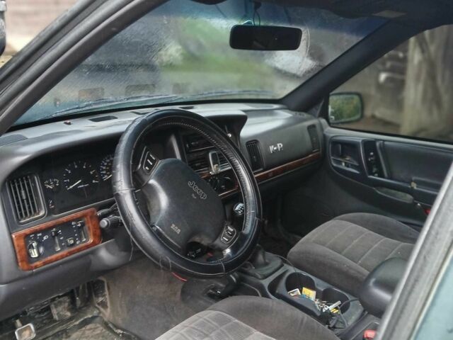 Зеленый Джип Гранд Чероки, объемом двигателя 2.5 л и пробегом 312 тыс. км за 9600 $, фото 1 на Automoto.ua