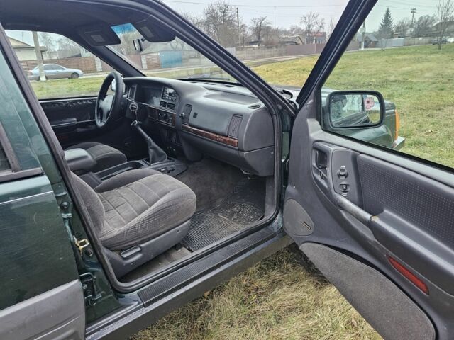 Зеленый Джип Гранд Чероки, объемом двигателя 2.5 л и пробегом 360 тыс. км за 3300 $, фото 6 на Automoto.ua