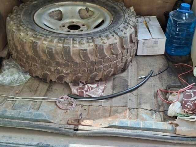 Зеленый Джип Гранд Чероки, объемом двигателя 2.5 л и пробегом 370 тыс. км за 3000 $, фото 6 на Automoto.ua