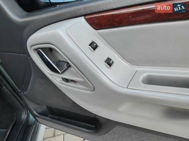 Зелений Джип Grand Cherokee, об'ємом двигуна 2.7 л та пробігом 374 тис. км за 9300 $, фото 25 на Automoto.ua